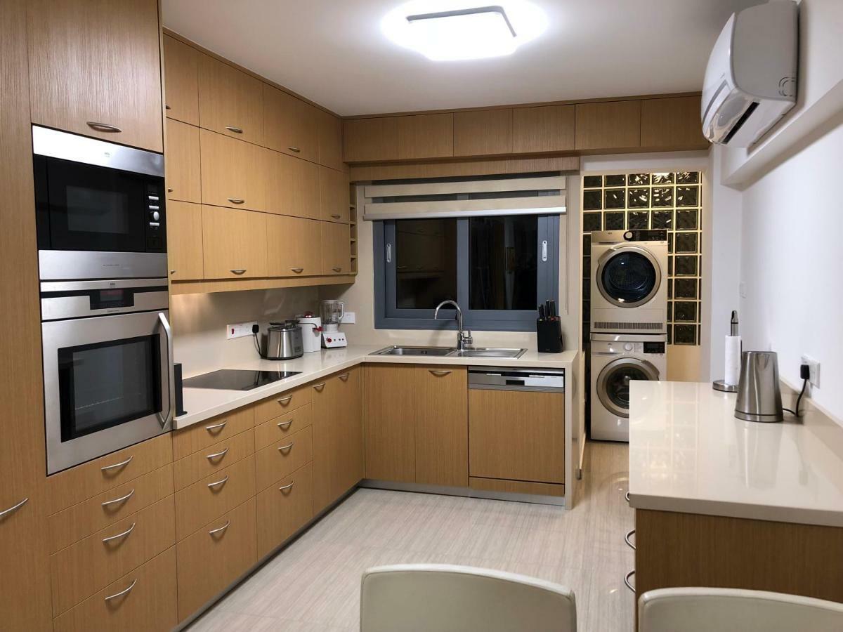 Kennedy Deluxe Suites Nicosia Exteriör bild